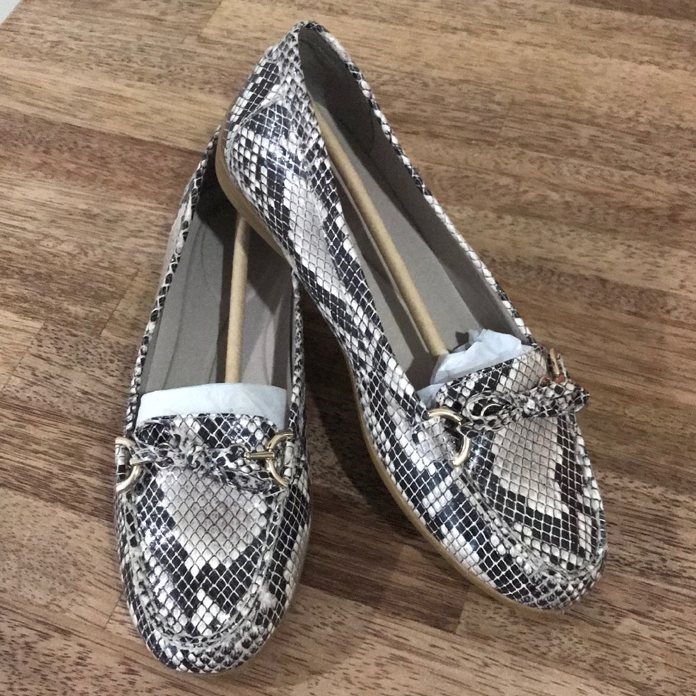 NWB Easy Spirit Loafers